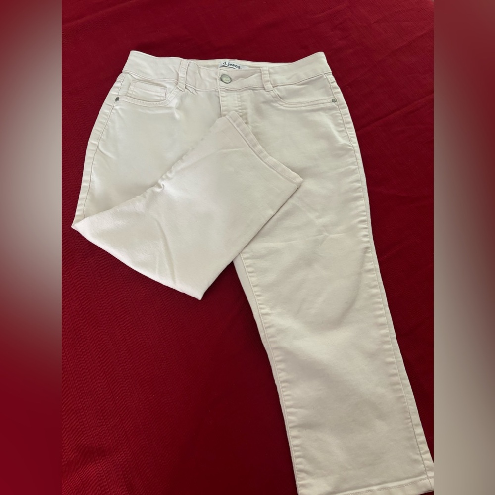 d.jeans- Ladies Capri- Pants- Size-8, very light pink color-Excellent Condition. - Picture 2 of 7